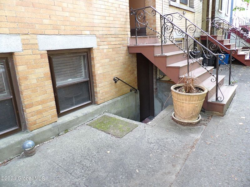 3rd image of 314 Hudson Avenue