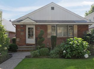 6411 175th St, Fresh Meadows, NY 11365