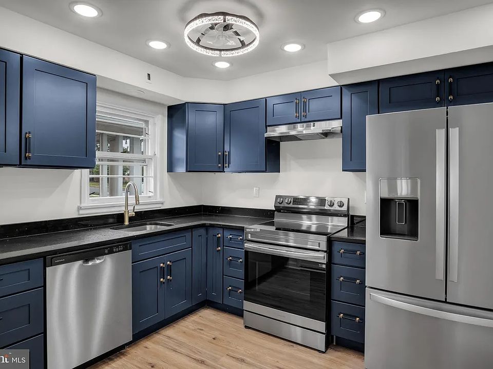 1st image of 114 E Maplewood Ave #1