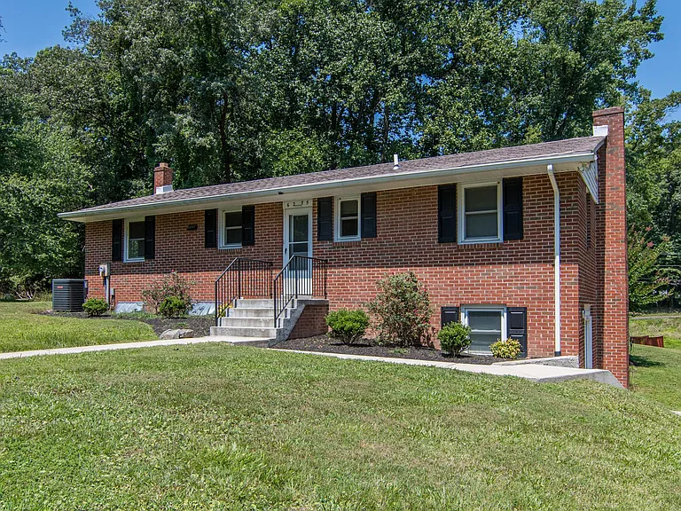 6275 Fenwick Rd — Photo 5
