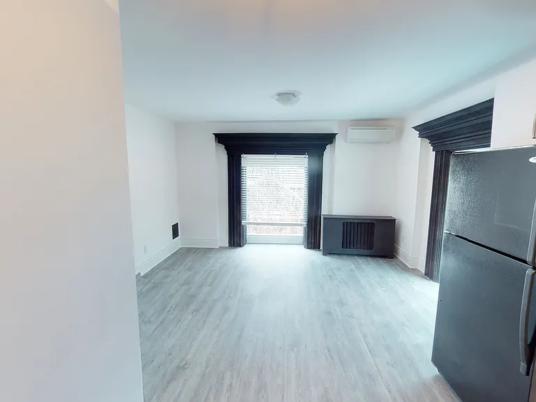 1152 Gerrard St E — Photo 19
