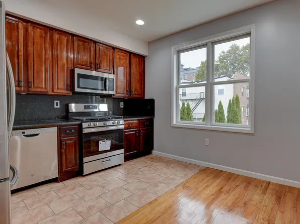 38 Court House Place image 1 of 15