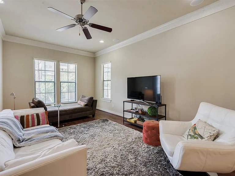 1716 Edwards St — Photo 12