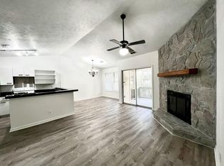 6801 Willowbrook Dr APT 8, Fayetteville, NC 28314