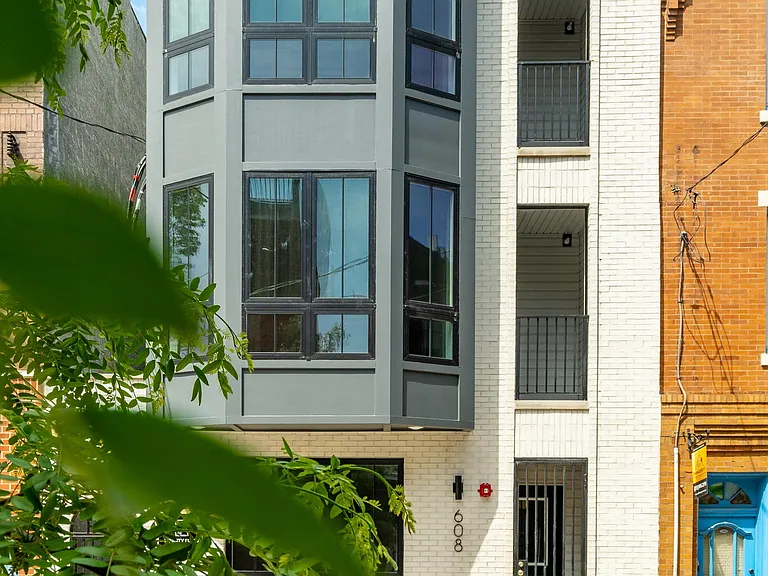 608 S American St #7 — Photo 18