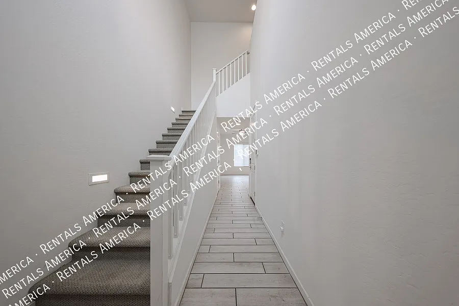 Available 3 Bedroom 2.5 Bath Tempe Townhome — Photo 4