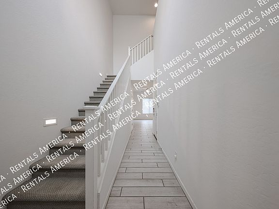 4th image of 901 S Smith Rd #1008