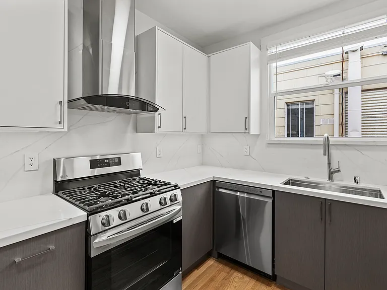 3300 Laguna St #5 — Photo 4