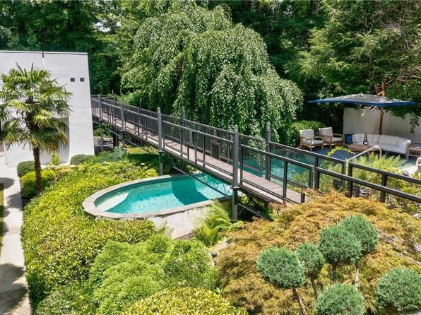 114 Lindbergh Dr NE