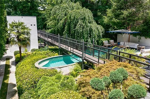114 Lindbergh Dr NE Photo 1