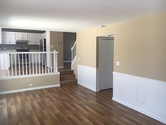4th image of 1355 Carriage Ln