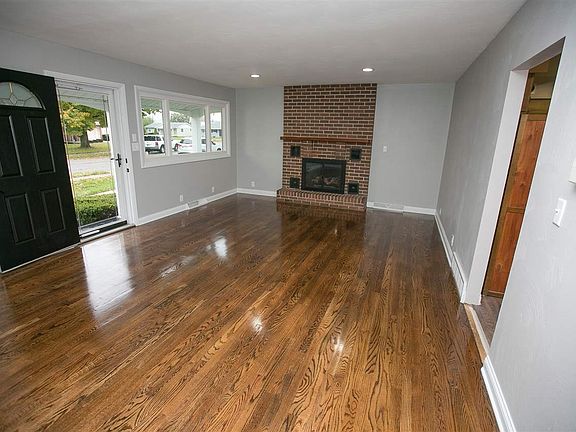 3rd image of 2523 Gordon Cir