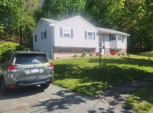 2 Edgehill Rd, Peabody, MA 01960