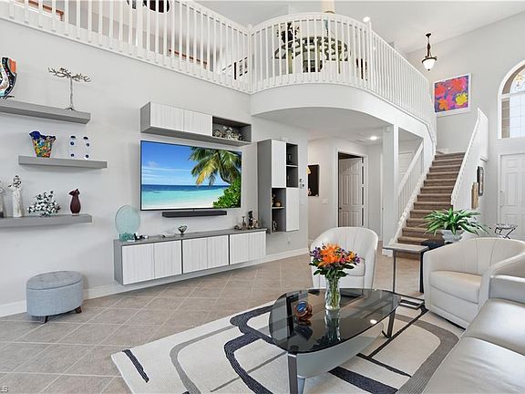2nd image of 2033 Isla De Palma CIR