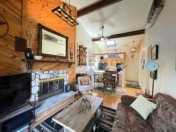 5th image of 909 Conifer Ct #1A