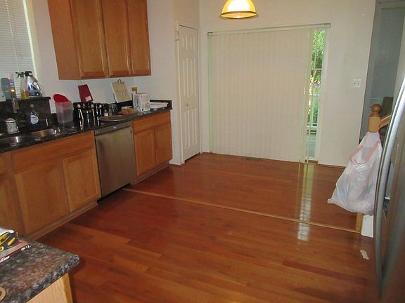 4th image of 816 Linden Cir