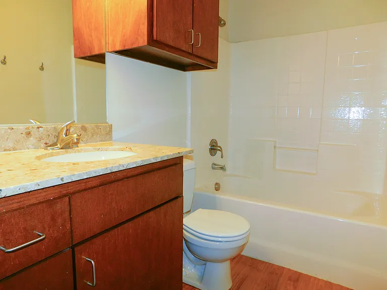 1512 N Elm St #101 — Photo 10