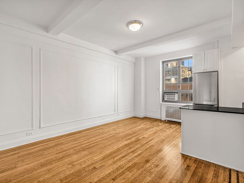 1st image of 208 W 23rd St APT 706