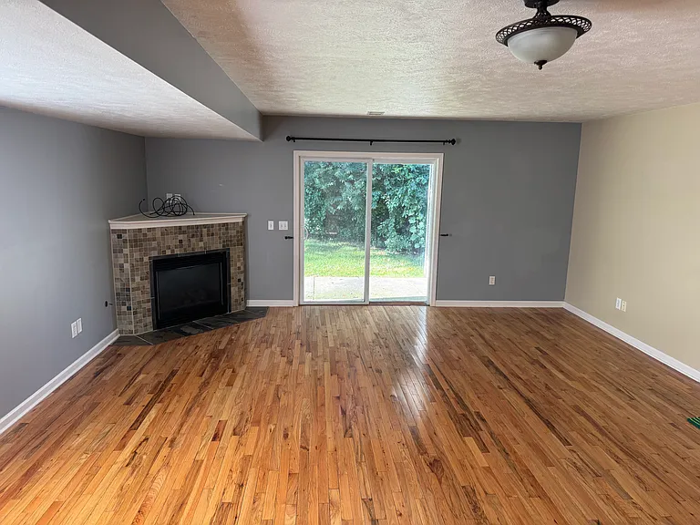 3313 Park Ridge Ln NE — Photo 7