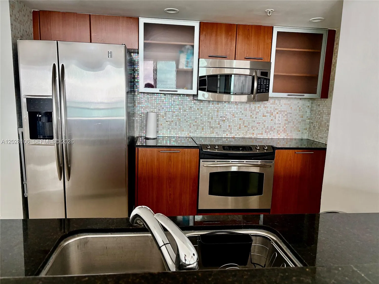 1800 Club Condo — Photo 4