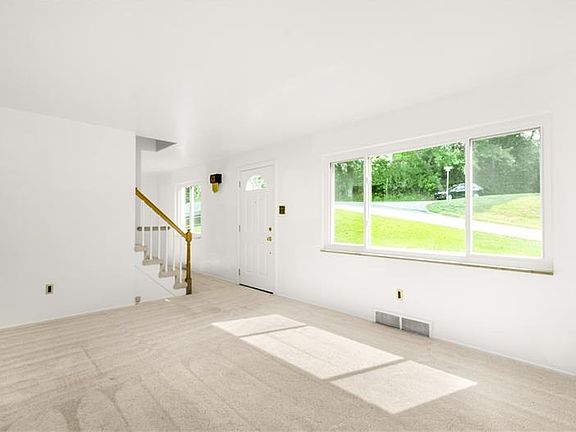 3rd image of 166 Lynn Dr