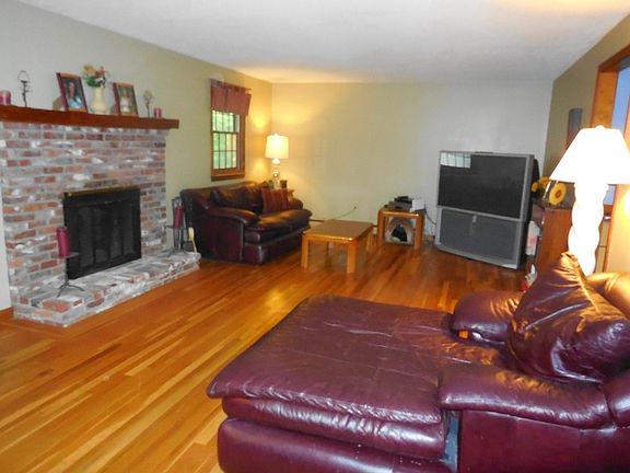 5th image of 99 Chappell Dr