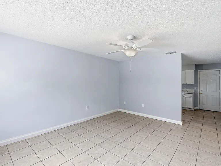 1725 Birchwood Cir #1 — Photo 3