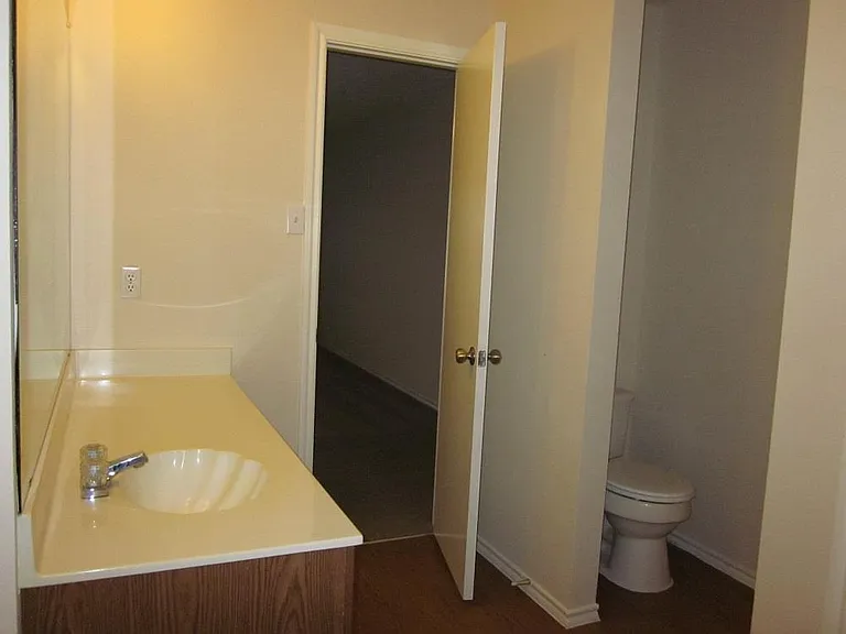 1102 Comfort St — Photo 13
