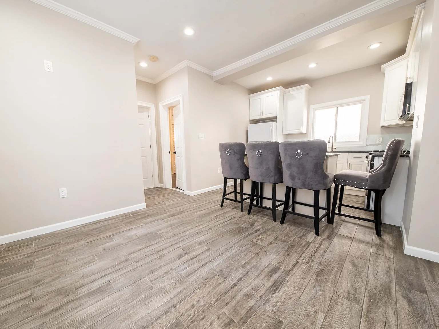 2 bed, 1.0 bath, $2,450 — Photo 2