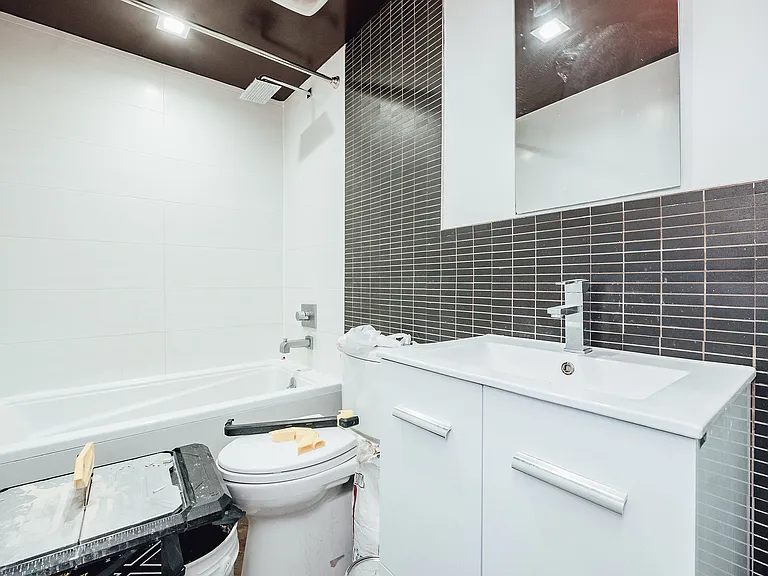 13 Humboldt St #4L — Photo 7