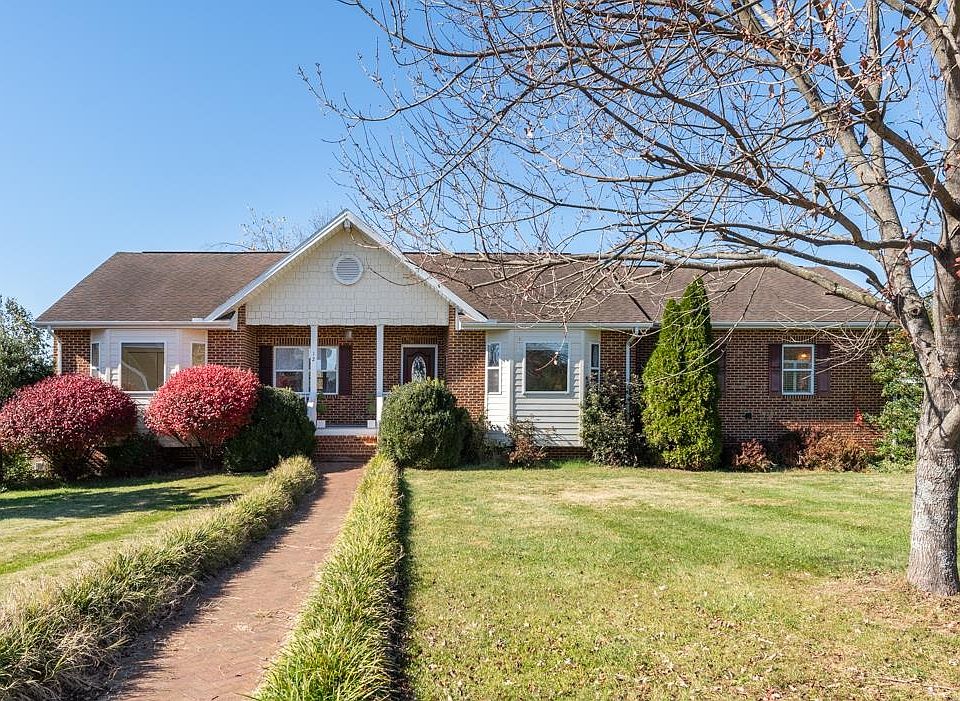 1st image of 12 River Hill Pl
