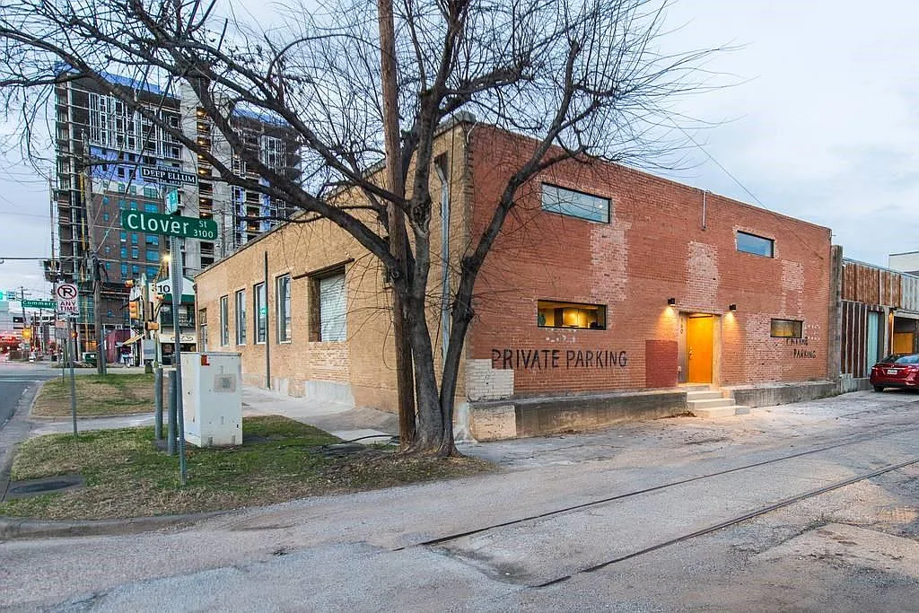 3100 Commerce St — Photo 1