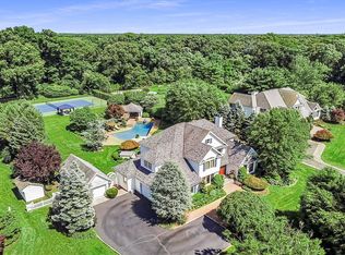 12 Honey Locust Ct, Dix Hills, NY 11746