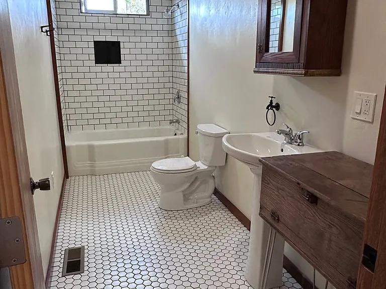 1776 Lime Ave — Photo 19
