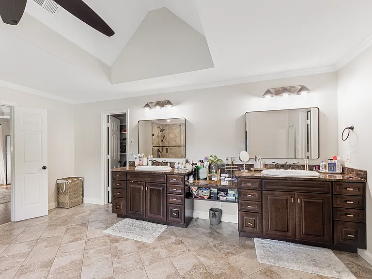 4th Bathroom (Master) - Pic 2