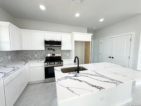 4th image of 150 Ranchero Way