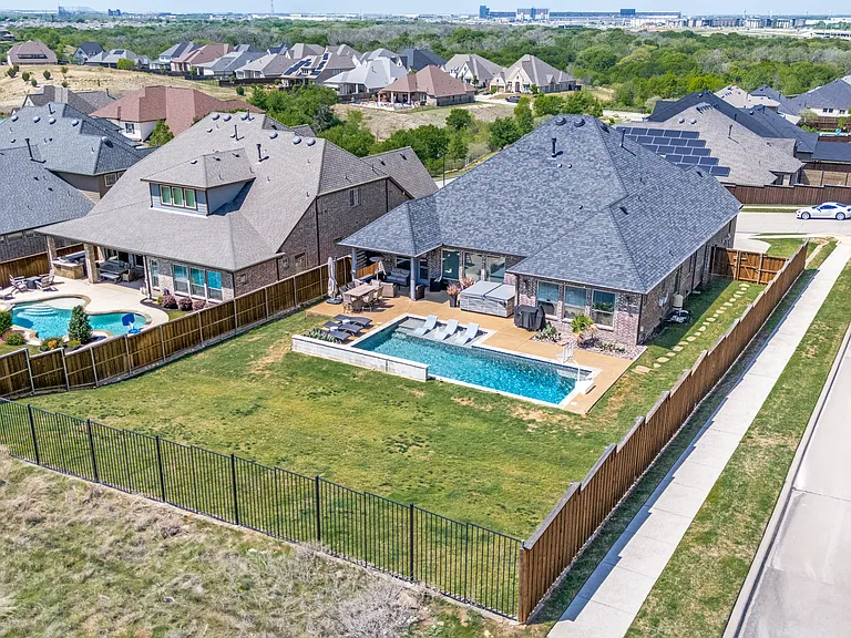 1044 Myers Park Trl — Photo 32