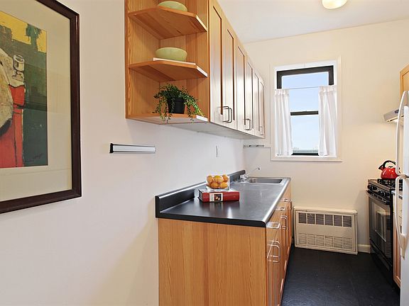 2nd image of 425 Prospect Pl APT 5H