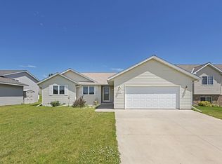 1187 Blackhawk Dr SW, Hutchinson, MN 55350