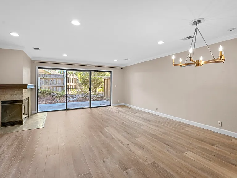 400 Creekview Dr — Photo 4