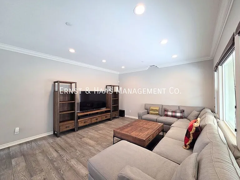 4735 Holly Ave — Photo 11