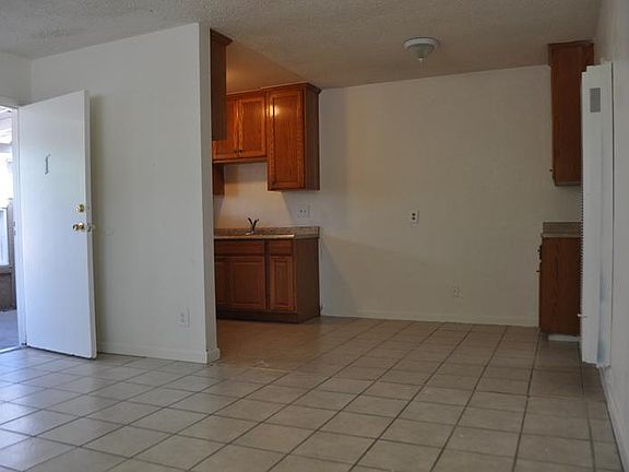 3rd image of 1226 W Belleview St