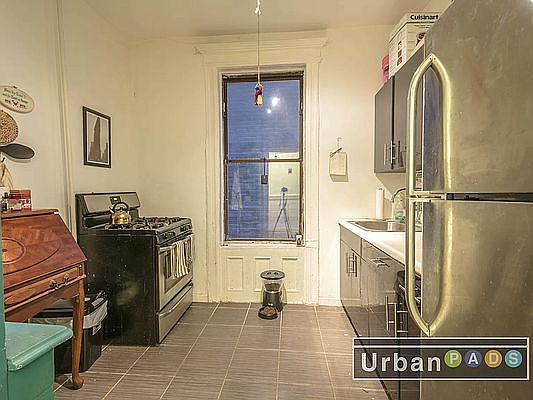 5th image of 1469 Pacific St APT 6