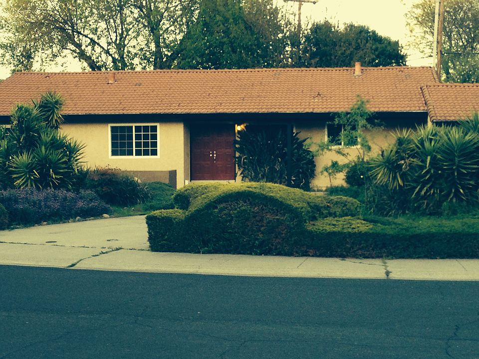 1st image of 1065 Silver Lake Dr
