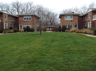 89 Shore Rd, Port Washington, NY 11050