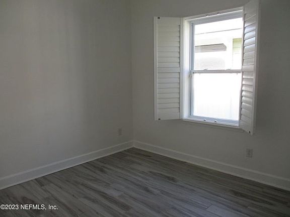 4th image of 289 Palm Breeze Dr