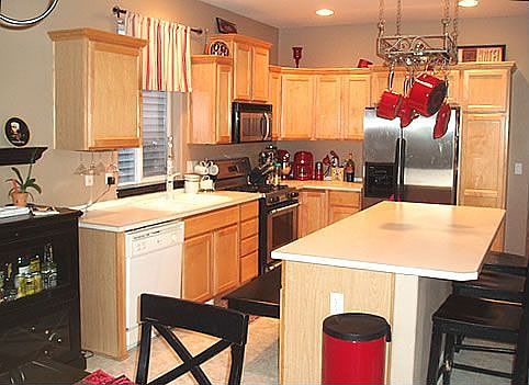 Beautiful kitchen with gas range and island