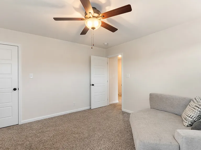 412 Hillside Dr — Photo 12