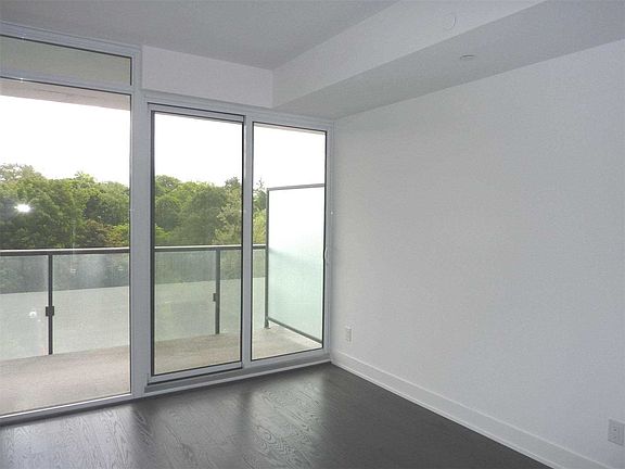3rd image of 3018 Yonge St #411