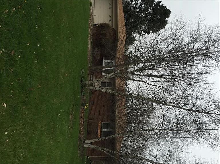 2nd image of 10437 Connaught Dr